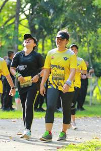 BIB: 0927, 0928
                            <button type="button" onclick="openModal(5129083)" class="btn btn-primary btn-sm float-right btn-popup" data-toggle="modal" data-target=".modal-high-quality">
                        <i class="fas fa-shopping-cart"></i> Add to Cart
                    </button>
                                            <button type="button" onclick="isThisMe(5129083, true)" class="btn btn-success btn-sm float-right btn-popup btn-isme hidden" data-toggle="tooltip" data-placement="bottom" title="นี่คือรูปของคุณใช่ไหม คลิกที่นี่เพื่อเอาเข้าอัลบั้ม">
                        <i class="fas fa-plus"></i> Add to album
                    </button>
                    <button type="button" onclick="isThisMe(5129083, false)" class="btn btn-warning btn-sm float-right btn-popup btn-isnotme hidden">
                        <i class="fas fa-ban"></i> Remove from album
                    </button>